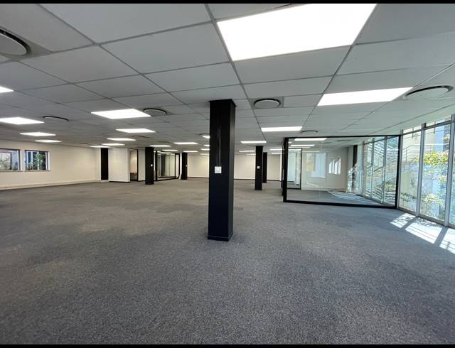 369M² OFFICE TO LET IN BRYANSTON